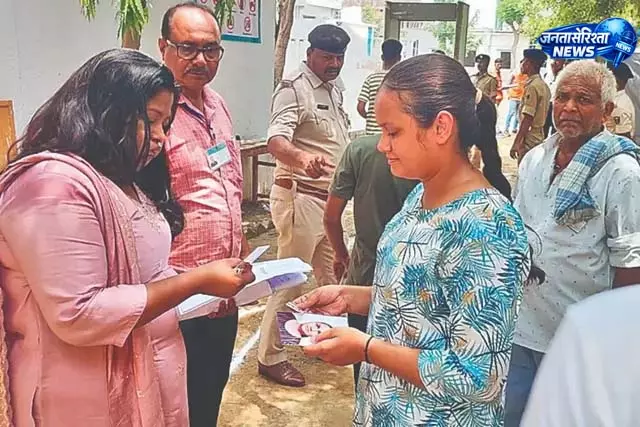 Medical Exam: लखीसराय में सॉल्वर गैंग का खुलासा Medical Exam: लखीसराय में सॉल्वर गैंग का खुलासा