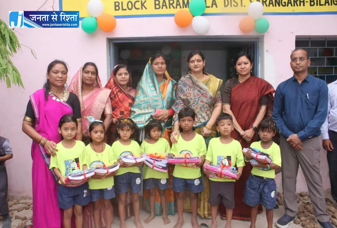 कलेक्टर की उपस्थिति में धूमधाम से मनाया गया शाला प्रवेश उत्सव और बीज उत्सव कलेक्टर की उपस्थिति में धूमधाम से मनाया गया शाला प्रवेश उत्सव और बीज उत्सव