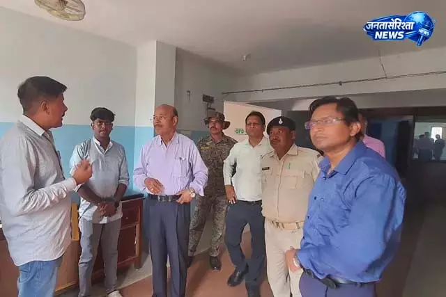 कोडरमा: नामी संस्थानों में सुरक्षा मानकों की बड़ी लापरवाही उजागर कोडरमा: नामी संस्थानों में सुरक्षा मानकों की बड़ी लापरवाही उजागर