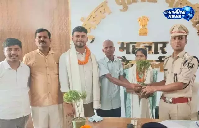 वैशाली: SDPO ने BPSC सफल अभ्यर्थियों को किया सम्मानित वैशाली: SDPO ने BPSC सफल अभ्यर्थियों को किया सम्मानित