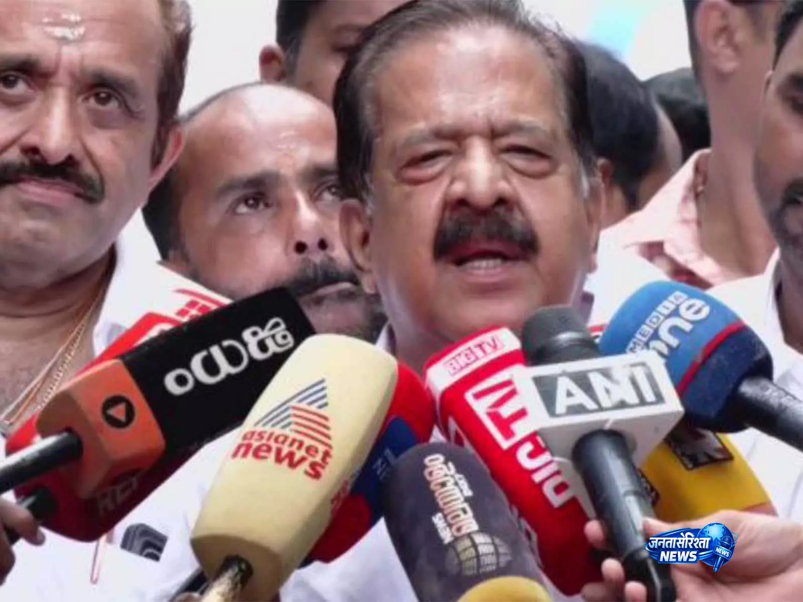 Kerala: शराब नीति पर अभी कोई फैसला नहीं, गृह मंत्री रमेश चेन्निथला का बयान Kerala: शराब नीति पर अभी कोई फैसला नहीं, गृह मंत्री रमेश चेन्निथला का बयान
