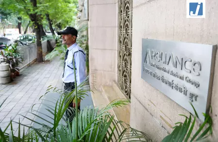 अनिल अंबानी समूह से जुड़े कथित बैंक घोटाले में CBI का बड़ा एक्शन, दो पूर्व CEO गिरफ्तार अनिल अंबानी समूह से जुड़े कथित बैंक घोटाले में CBI का बड़ा एक्शन, दो पूर्व CEO गिरफ्तार
