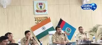 समीक्षा बैठक में एसपी का कड़ा रुख समीक्षा बैठक में एसपी का कड़ा रुख