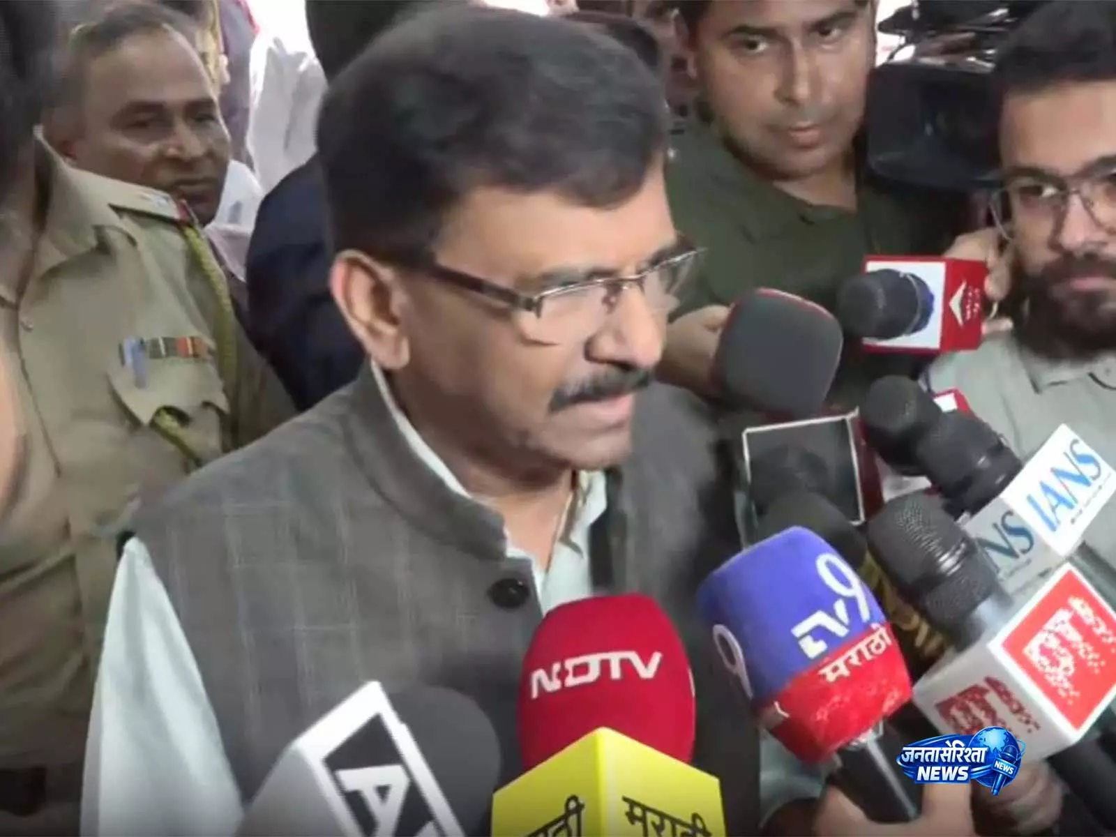 “Eknath Shinde ने छह गद्दार पैदा किए”: संजय राउत का महाराष्ट्र डिप्टी सीएम पर तीखा हमला “Eknath Shinde ने छह गद्दार पैदा किए”: संजय राउत का महाराष्ट्र डिप्टी सीएम पर तीखा हमला