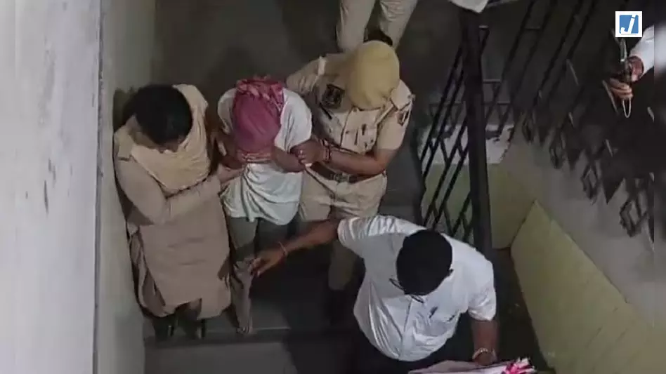 मोबाइल, AI और NEET एग्जाम...मोबाइल छिपाकर पहुंची छात्रा न्यायिक हिरासत में मोबाइल, AI और NEET एग्जाम...मोबाइल छिपाकर पहुंची छात्रा न्यायिक हिरासत में
