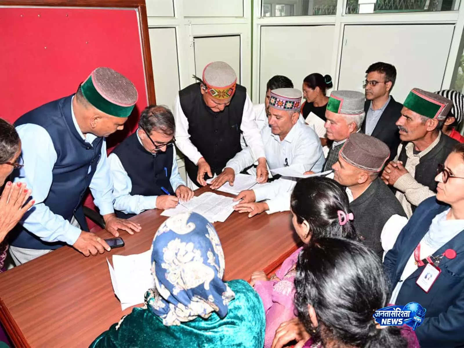 Himachal: चैल चौक-जंजैहली सड़क परियोजना को 137.4 करोड़ की मंजूरी Himachal: चैल चौक-जंजैहली सड़क परियोजना को 137.4 करोड़ की मंजूरी