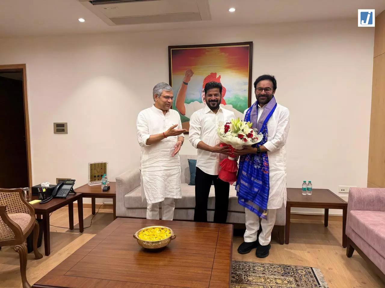 विकास और बुनियादी ढांचे पर केंद्रित रही बैठक, रेवंत रेड्डी ने अश्विनी वैष्णव से की मुलाकात विकास और बुनियादी ढांचे पर केंद्रित रही बैठक, रेवंत रेड्डी ने अश्विनी वैष्णव से की मुलाकात