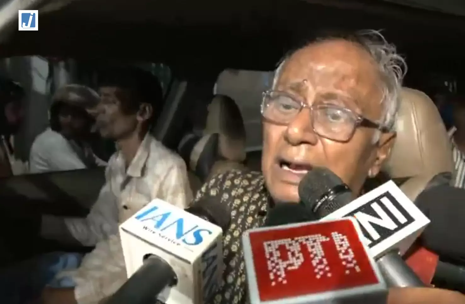 मोबाइल शॉप फायरिंग मामला: पुलिस ने बताया वसूली कॉल से जुड़ा नेटवर्क, एक आरोपी गिरफ्तार मोबाइल शॉप फायरिंग मामला: पुलिस ने बताया वसूली कॉल से जुड़ा नेटवर्क, एक आरोपी गिरफ्तार