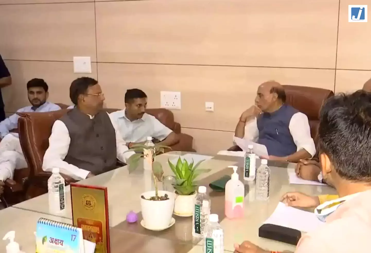 कोचिंग इंस्टीट्यूट अग्निकांड से हड़कंप, राजनाथ सिंह ने ली स्थिति की समीक्षा कोचिंग इंस्टीट्यूट अग्निकांड से हड़कंप, राजनाथ सिंह ने ली स्थिति की समीक्षा