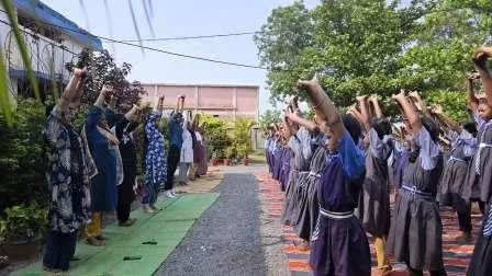 चिलकुटी और बाबूसेमरा के स्कूलों में गूंजा करो योग, रहो निरोग का नारा चिलकुटी और बाबूसेमरा के स्कूलों में गूंजा करो योग, रहो निरोग का नारा