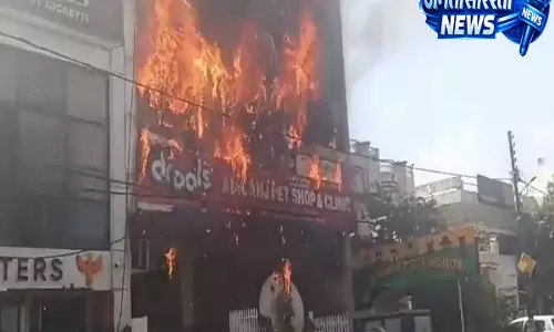Lucknow coaching center fire: 15 मौतों के बाद अलीगंज की बिल्डिंग सील, 3 गिरफ्तार Lucknow coaching center fire: 15 मौतों के बाद अलीगंज की बिल्डिंग सील, 3 गिरफ्तार