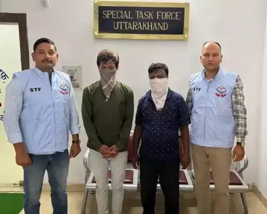Dehradun: साइबर फ्रॉड गिरोह पर पुलिस की बड़ी कार्रवाई Dehradun: साइबर फ्रॉड गिरोह पर पुलिस की बड़ी कार्रवाई