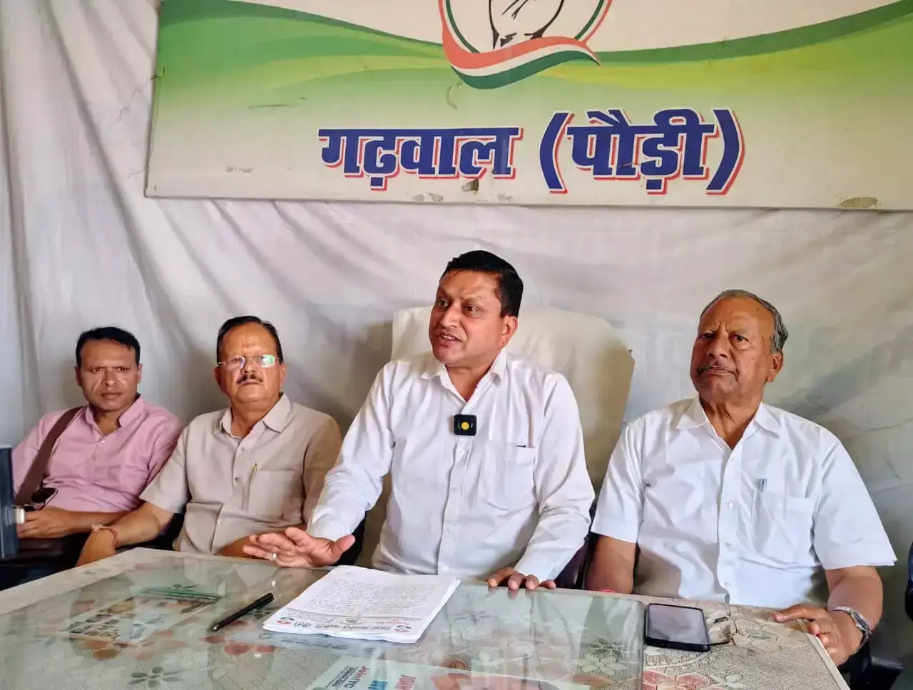 Pauri Garhwal: परीक्षा घोटालों पर सरकार को जवाब देना चाहिए: विनोद नेगी Pauri Garhwal: परीक्षा घोटालों पर सरकार को जवाब देना चाहिए: विनोद नेगी