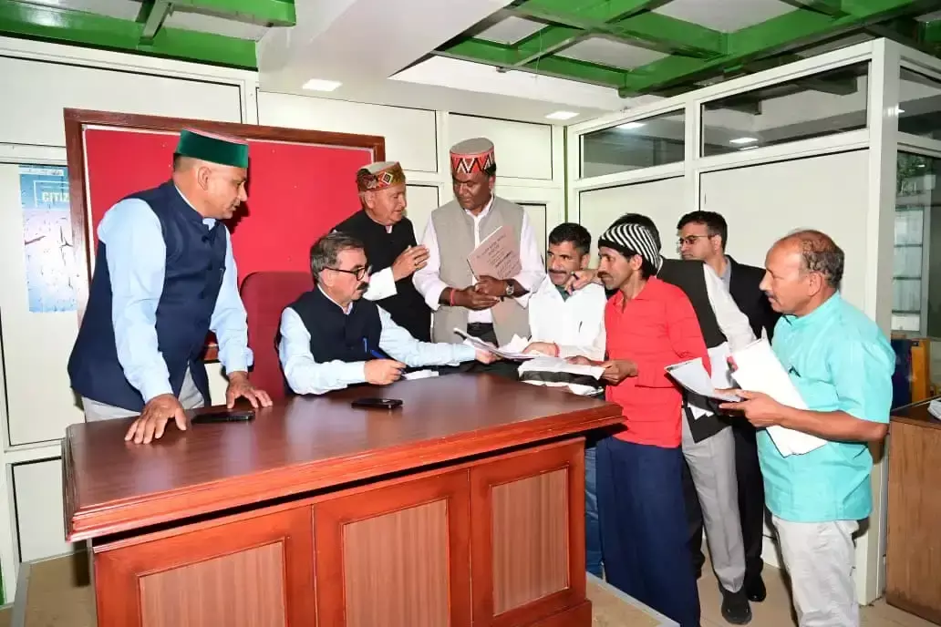 Shimla: मुख्यमंत्री सुक्खू ने सड़क सुदृढ़ीकरण परियोजना की जानकारी दी Shimla: मुख्यमंत्री सुक्खू ने सड़क सुदृढ़ीकरण परियोजना की जानकारी दी