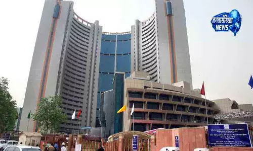 Delhi MCD की बड़ी कार्रवाई, नाले से कब्जा हटाया