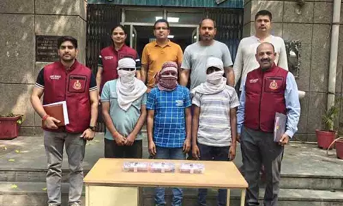 Delhi: 3 लाख रुपये की नकली भारतीय करेंसी ज़ब्त, 3 लोग गिरफ़्तार Delhi: 3 लाख रुपये की नकली भारतीय करेंसी ज़ब्त, 3 लोग गिरफ़्तार