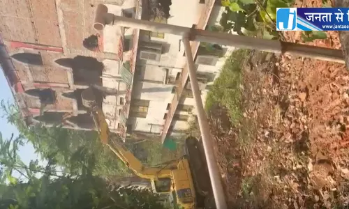 रायपुर निगम ने सेंट पॉल स्कूल परिसर में बने विवादित भवन ढहाया रायपुर निगम ने सेंट पॉल स्कूल परिसर में बने विवादित भवन ढहाया