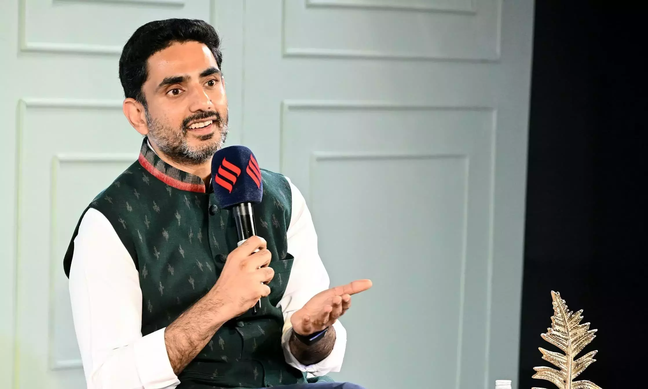 Lokesh का कहना है कि तेज़ी, स्थिरता और सेवा से AP में भारी निवेश आकर्षित करने में मदद मिलती है Lokesh का कहना है कि तेज़ी, स्थिरता और सेवा से AP में भारी निवेश आकर्षित करने में मदद मिलती है