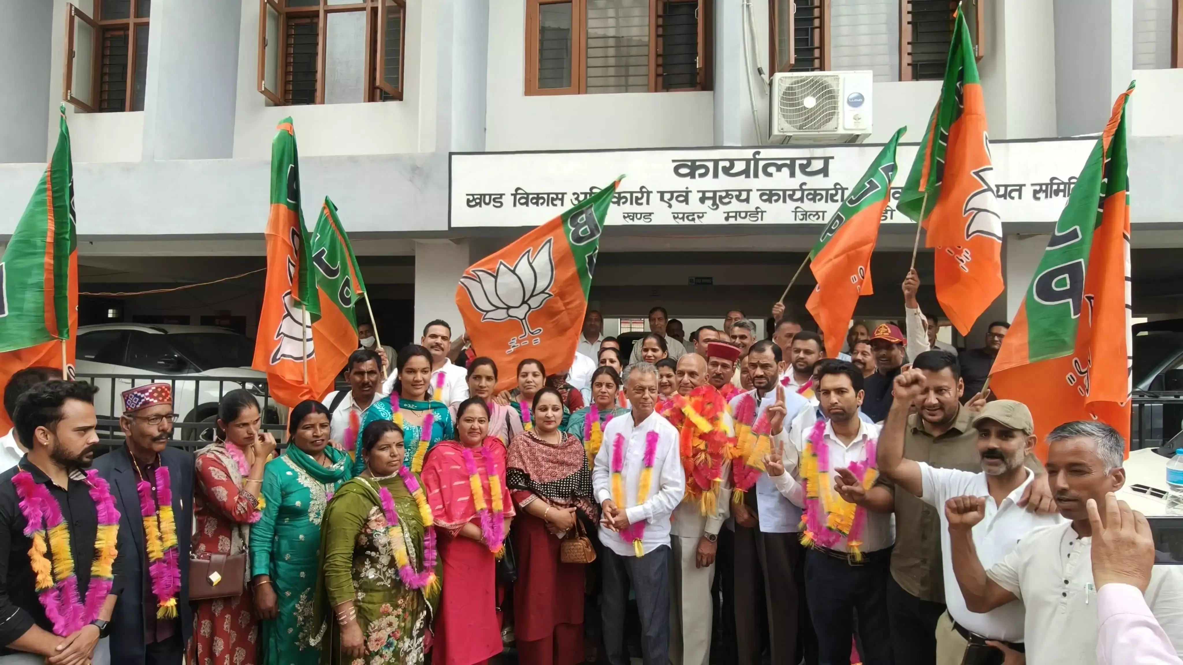Mandi: मंडी सदर बीडीसी में भाजपा की जीत, चूड़ामणी बने उपाध्यक्ष Mandi: मंडी सदर बीडीसी में भाजपा की जीत, चूड़ामणी बने उपाध्यक्ष