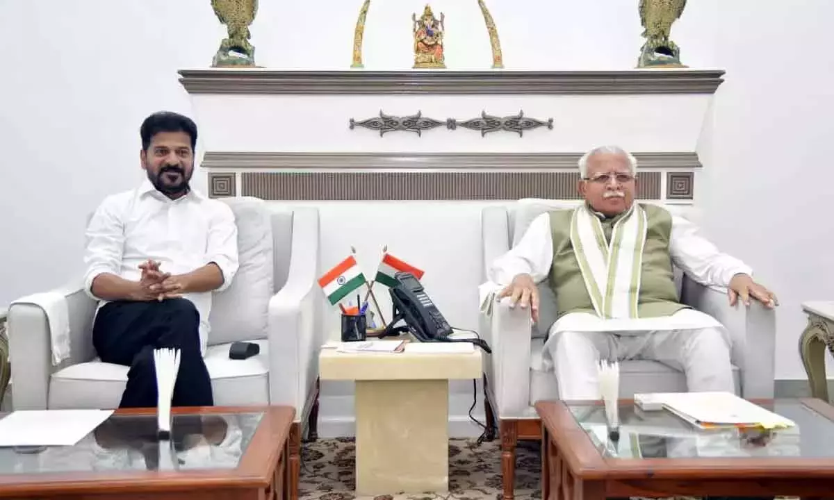 Telangana के मुख्यमंत्री रेवंत रेड्डी ने केंद्रीय मंत्री खट्टर से मुलाकात की Telangana के मुख्यमंत्री रेवंत रेड्डी ने केंद्रीय मंत्री खट्टर से मुलाकात की