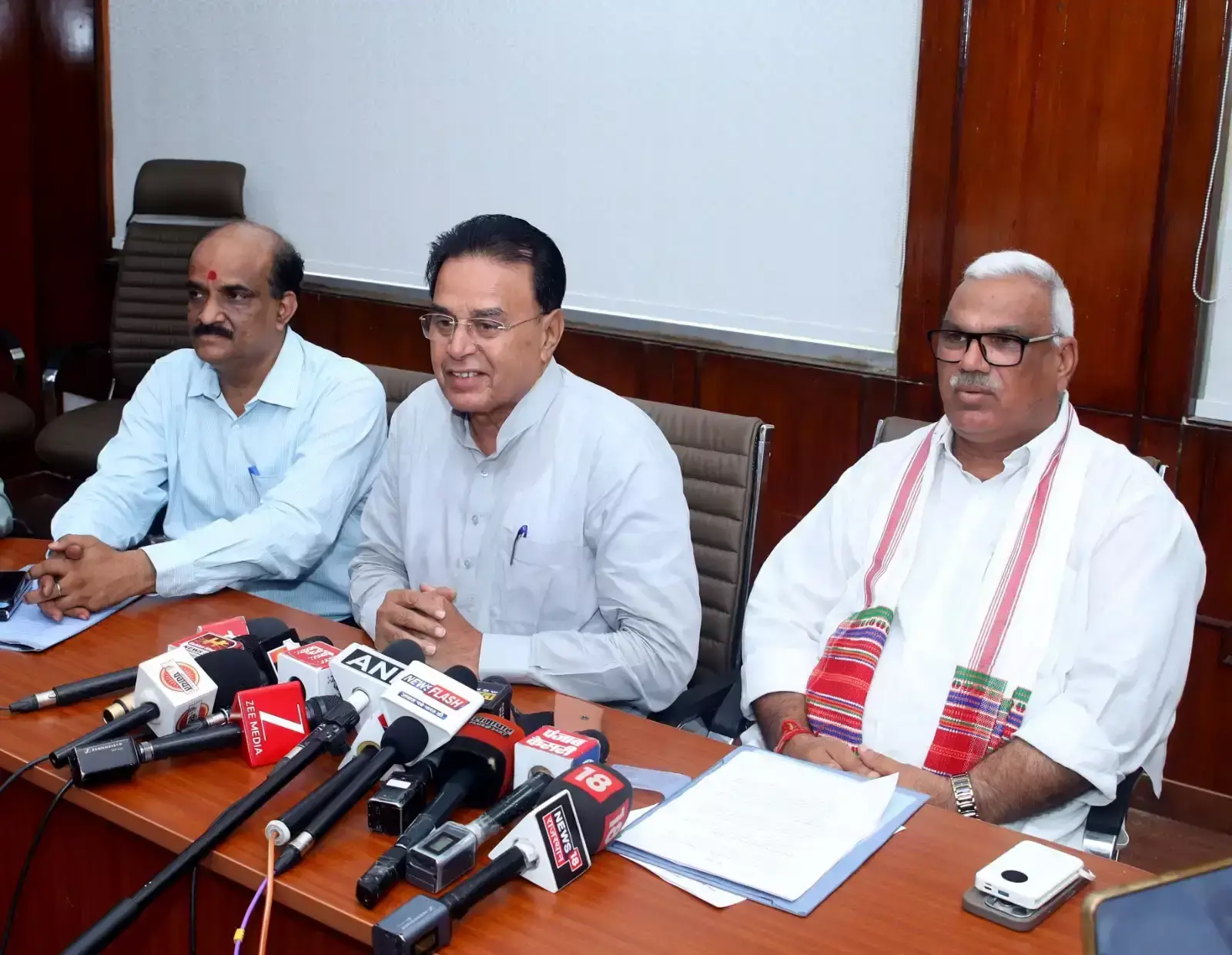 Jaipur: राजस्थान में समान नागरिक संहिता लागू करने की तैयारी तेज Jaipur: राजस्थान में समान नागरिक संहिता लागू करने की तैयारी तेज