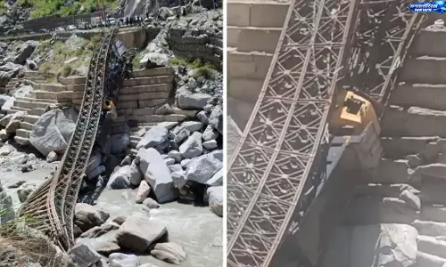 Kinnaur : चोलिंग बेली ब्रिज टूटा, ट्रक भी नदी में गिरा, तीन जिलों का संपर्क प्रभावित Kinnaur : चोलिंग बेली ब्रिज टूटा, ट्रक भी नदी में गिरा, तीन जिलों का संपर्क प्रभावित
