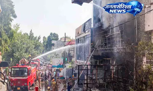 Lucknow fire incident: अधिकारियों ने 15 पीड़ितों की पहचान की Lucknow fire incident: अधिकारियों ने 15 पीड़ितों की पहचान की