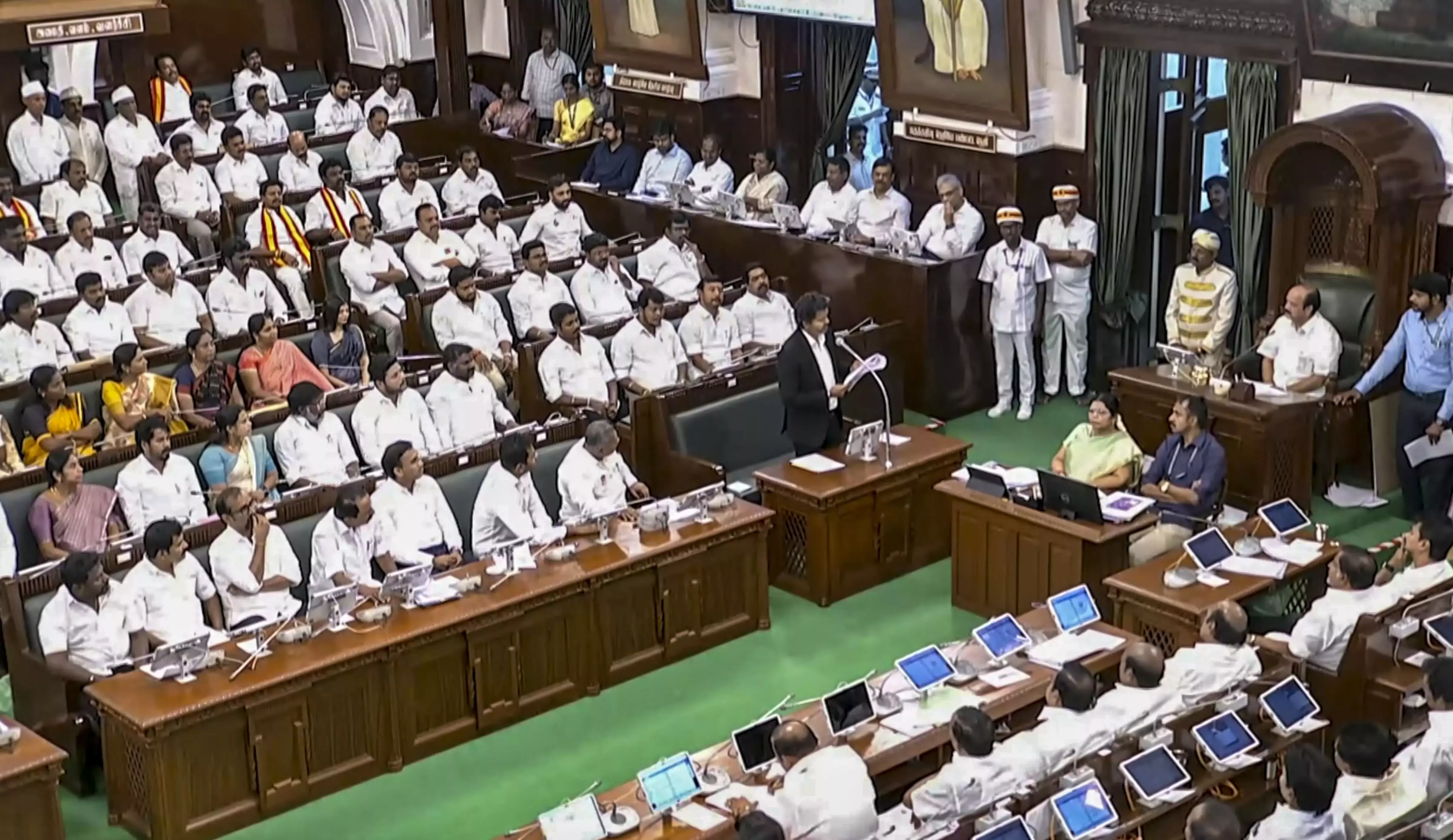 चुनाव के बाद गठबंधन में खरीद-फरोख्त नहीं होने के CM विजय के दावे पर DMK विधायकों ने वॉकआउट किया चुनाव के बाद गठबंधन में खरीद-फरोख्त नहीं होने के CM विजय के दावे पर DMK विधायकों ने वॉकआउट किया