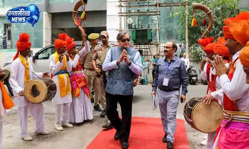 शशि थरूर ने Kashmir यात्रा पर दी सफाई शशि थरूर ने Kashmir यात्रा पर दी सफाई