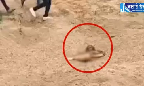 युवती की लाश रेत में मिली युवती की लाश रेत में मिली