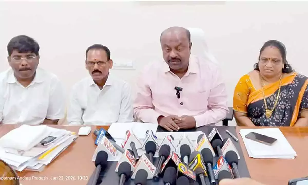 Andhra: विधायक का आरोप है कि विपक्ष कापू समुदाय में फूट डाल रहा है Andhra: विधायक का आरोप है कि विपक्ष कापू समुदाय में फूट डाल रहा है