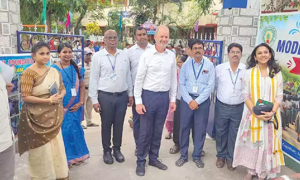 Andhra: आंध्र प्रदेश के स्कूलों में बुनियादी शिक्षा के असरदार तरीकों ने वर्ल्ड बैंक की टीम को प्रभावित किया Andhra: आंध्र प्रदेश के स्कूलों में बुनियादी शिक्षा के असरदार तरीकों ने वर्ल्ड बैंक की टीम को प्रभावित किया