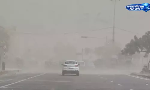 Noida : गुरुग्राम तक तेज हवाओं से धूल का गुबार, दुकानदारों और राहगीरों को परेशानी Noida : गुरुग्राम तक तेज हवाओं से धूल का गुबार, दुकानदारों और राहगीरों को परेशानी
