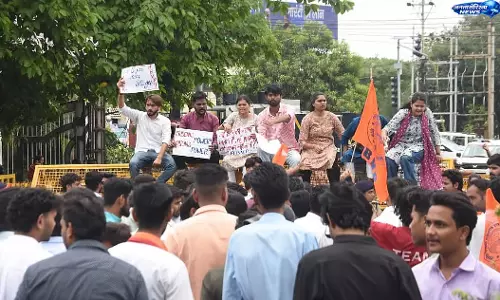 भोपाल में ABVP का विरोध प्रदर्शन, MLB गर्ल्स कॉलेज के पास शराब दुकान हटाने की मांग भोपाल में ABVP का विरोध प्रदर्शन, MLB गर्ल्स कॉलेज के पास शराब दुकान हटाने की मांग
