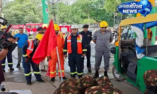 CNG फिलिंग स्टेशन पर आपदा अभ्यास CNG फिलिंग स्टेशन पर आपदा अभ्यास
