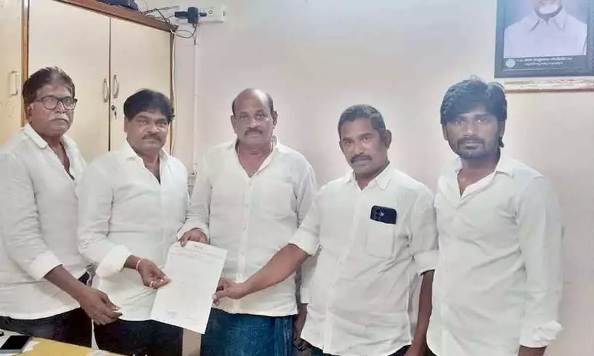 Andhra: नुन्ना PACS ने 100% लोन रिकवरी का रिकॉर्ड बनाया Andhra: नुन्ना PACS ने 100% लोन रिकवरी का रिकॉर्ड बनाया