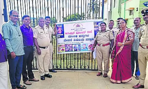 Anekal : पुलिस का नशा-विरोधी अभियान, छात्रों को नशीली दवाओं के दुष्प्रभावों की दी जानकारी