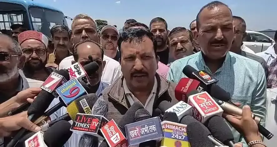 Shimla: हिमाचल में सरकारी बसों के पहिए थमने की तैयारी, कर्मचारियों ने किया चक्का जाम का ऐलान