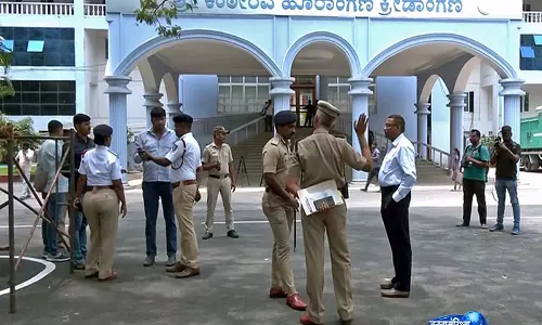 NEET परीक्षा में देरी: बेंगलुरु पुलिस का फैक्ट-चेक, कांग्रेस रैली को मिली क्लीन चिट