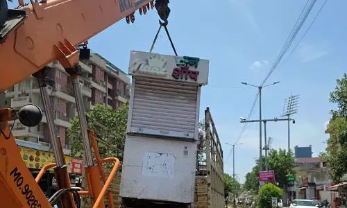 PCMC की बड़ी कार्रवाई, स्कूल-कॉलेजों के आसपास 35 अवैध स्टॉल हटाए PCMC की बड़ी कार्रवाई, स्कूल-कॉलेजों के आसपास 35 अवैध स्टॉल हटाए