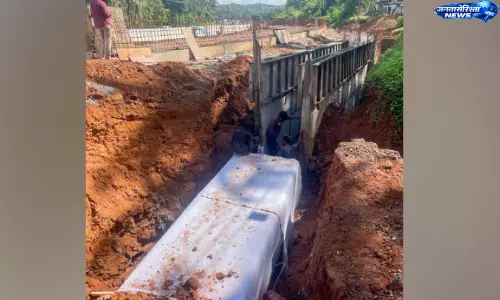 Kerala : थेक्कडी में सड़क गायब होने का आरोप, कलवर्ट निर्माण पर सवाल Kerala : थेक्कडी में सड़क गायब होने का आरोप, कलवर्ट निर्माण पर सवाल