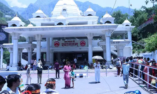 J-K: श्री माता वैष्णो देवी यात्रा में श्रद्धालुओं का आंकड़ा 50 लाख के पार J-K: श्री माता वैष्णो देवी यात्रा में श्रद्धालुओं का आंकड़ा 50 लाख के पार