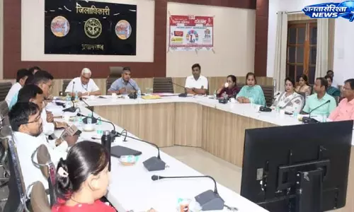 सरकारी अस्पतालों में कम प्रसव पर DM की सख्ती सरकारी अस्पतालों में कम प्रसव पर DM की सख्ती