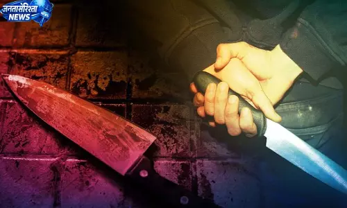 बॉयफ्रेंड के लिए बेटी बनी पिता की दुश्मन! प्रेमी संग मिलकर किया चाकू से जानलेवा हमला बॉयफ्रेंड के लिए बेटी बनी पिता की दुश्मन! प्रेमी संग मिलकर किया चाकू से जानलेवा हमला