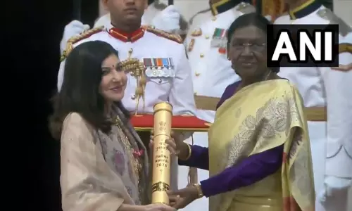 राष्ट्रपति द्रौपदी मुर्मू ने गायिका अलका यागनिक को पद्म भूषण से किया सम्मानित