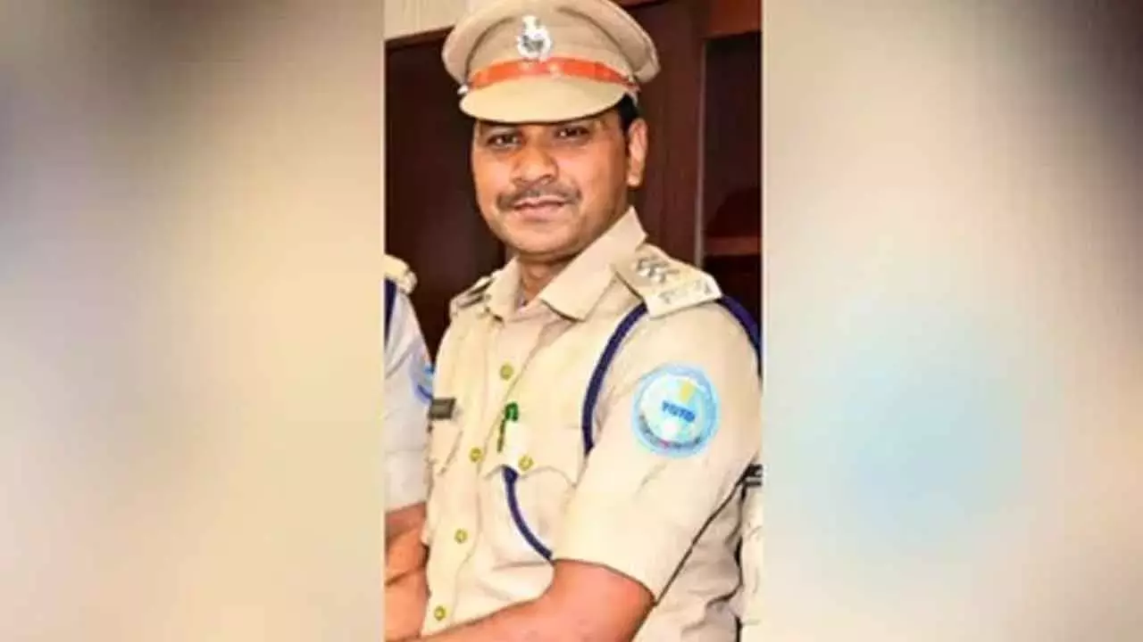 Telangana: सरकार ने ट्रांसपोर्ट अधिकारी की दुखद मौत की जांच के आदेश दिए Telangana: सरकार ने ट्रांसपोर्ट अधिकारी की दुखद मौत की जांच के आदेश दिए