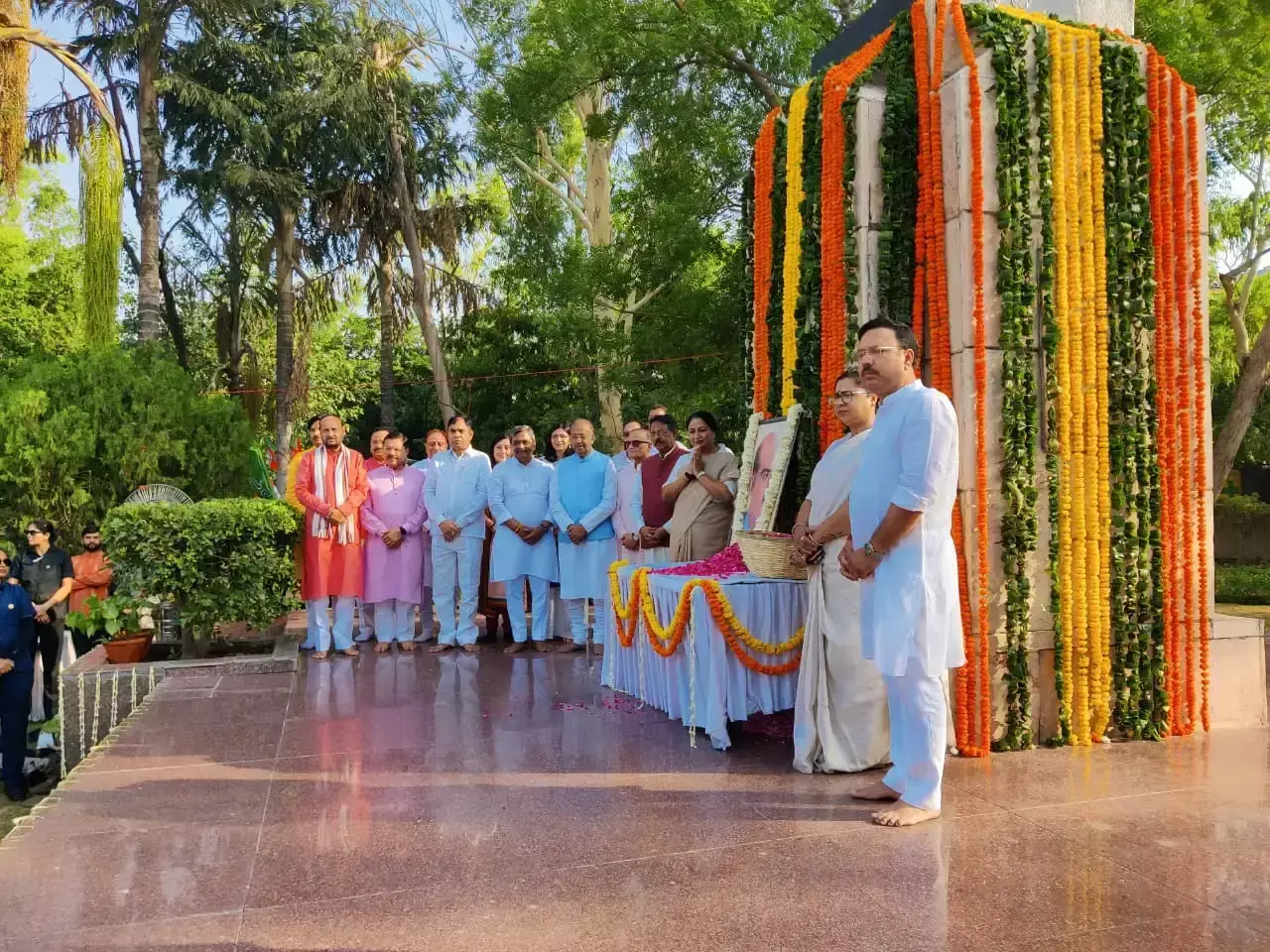 Delhi: डॉ. श्यामा प्रसाद मुखर्जी के बलिदान को किया याद, स्मृति स्थल पर श्रद्धांजलि कार्यक्रम Delhi: डॉ. श्यामा प्रसाद मुखर्जी के बलिदान को किया याद, स्मृति स्थल पर श्रद्धांजलि कार्यक्रम