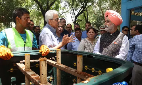 दिल्ली के LG ने ज़ीरो वेस्ट कॉलोनी मॉडल का निरीक्षण करने के लिए नवजीवन विहार का किया दौरा दिल्ली के LG ने ज़ीरो वेस्ट कॉलोनी मॉडल का निरीक्षण करने के लिए नवजीवन विहार का किया दौरा