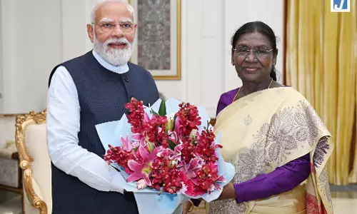 राष्ट्रपति भवन पहुंचे प्रधानमंत्री मोदी, राष्ट्रपति द्रौपदी मुर्मू से की मुलाकात राष्ट्रपति भवन पहुंचे प्रधानमंत्री मोदी, राष्ट्रपति द्रौपदी मुर्मू से की मुलाकात