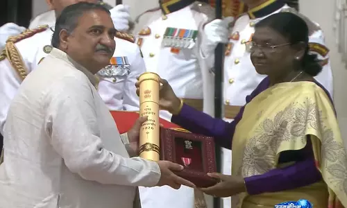 Satish Shah को मरणोपरांत पद्म श्री, भाई ने ग्रहण किया सम्मान Satish Shah को मरणोपरांत पद्म श्री, भाई ने ग्रहण किया सम्मान